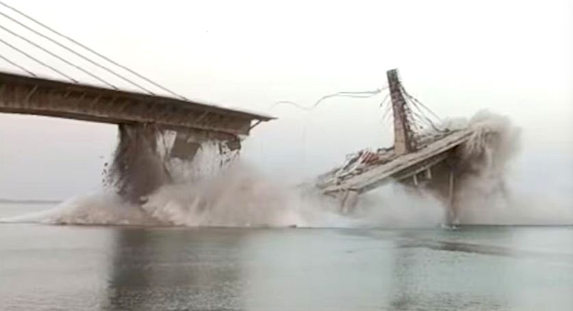 大桥坍塌 如“纸牌屋“般倒下！耗资百亿造“工程史上最大灾难“ 去年才刚塌过（视频/组图） - 3