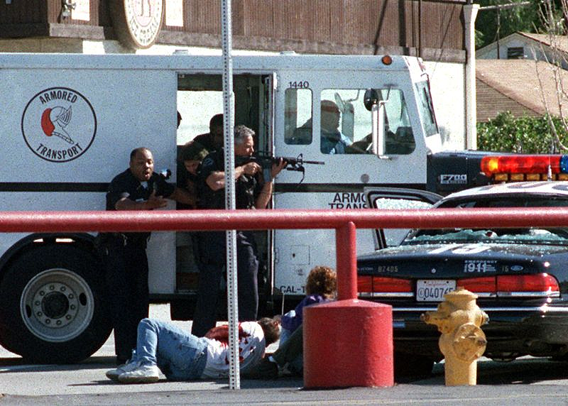 美国史上最强悍匪，2个人把三百警察逼得临时去枪店买枪（组图） - 33