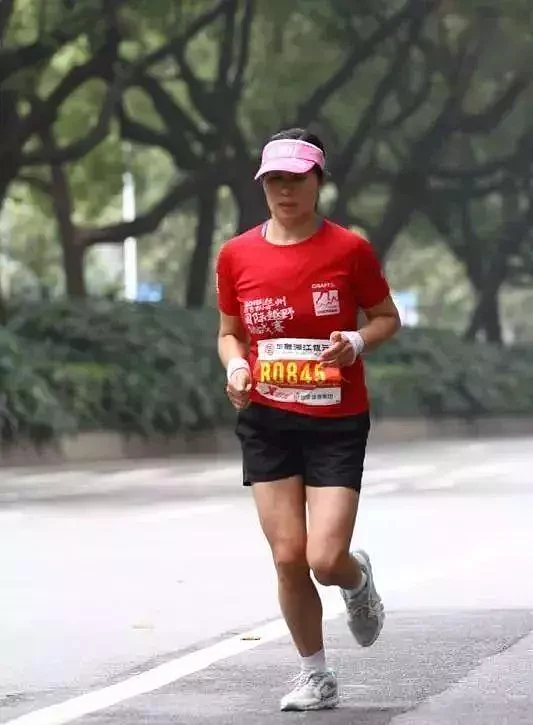 珠峰被救后不给钱的女主更多照片曝光，登山女神一夜间人设崩塌（组图） - 3