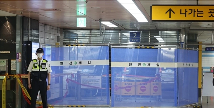 震惊全网！韩国地铁惊现人叠人惊悚现场，如“人肉骨牌“狠狠摔落 （组图） - 14