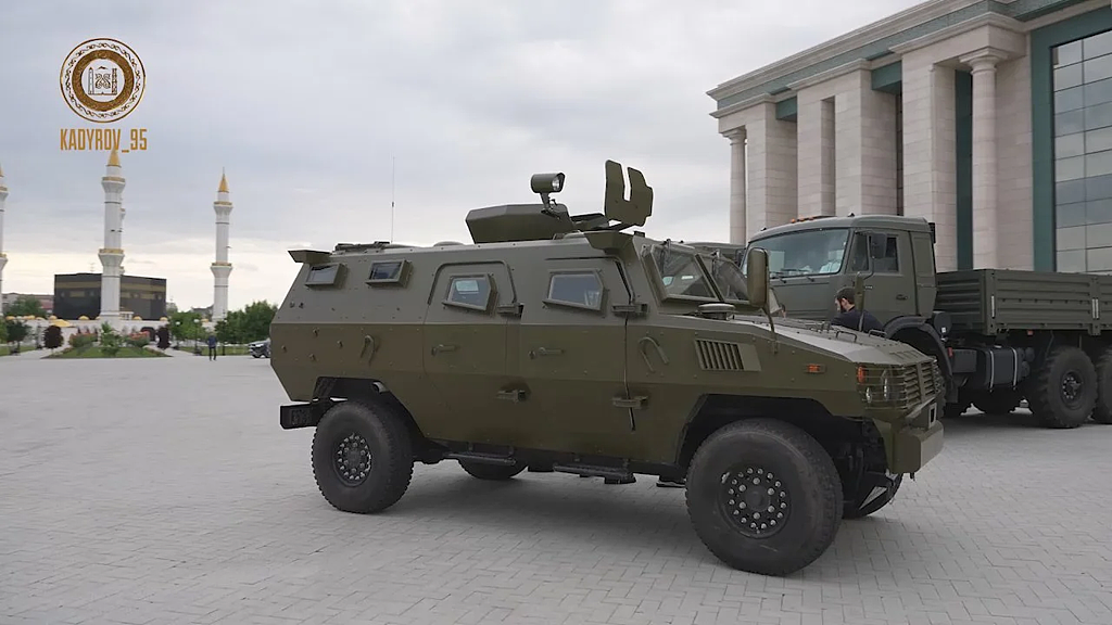 俄车臣领导人炫耀新接收中国制轮式装甲车，准备投入乌克兰战斗（组图） - 3
