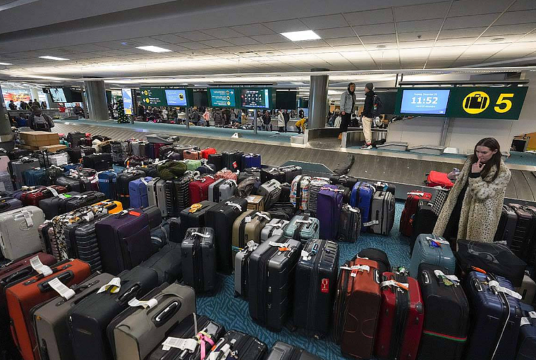 波音777突发状况，加拿大回国航班延误22小时！ 297人睡机场，华人行李被破坏（组图） - 9