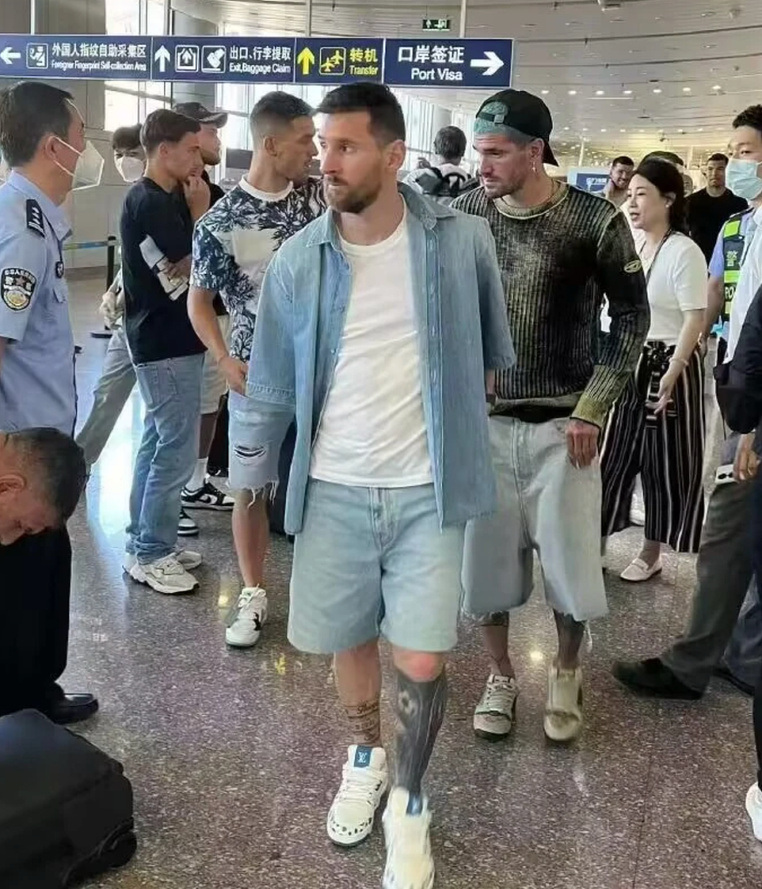 梅西去中国了！私人飞机刚落地北京，就被困机场！有图有真相，球王球迷都“疯”了（组图） - 14