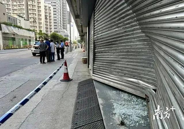 歹徒嚣张！比亚迪香港4间店铺遭泼红漆、撞闸门！代理商：不是一般寻仇（组图） - 3