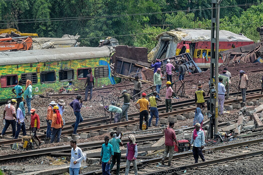不平等的代价：印度火车事故遇难者多为低收入者（组图） - 1