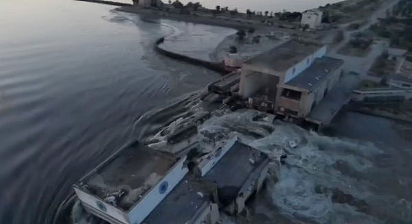 乌克兰水坝被炸！大水冲出“二战尸骨”惊悚凝视画面曝光（组图） - 2