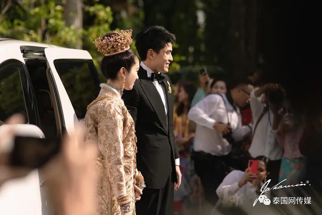 泰国最美变性人宝儿婚后首晒合照，撒糖为丈夫庆生，大婚当日曾满身黄金（组图） - 21