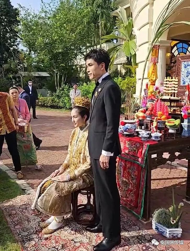 泰国最美变性人宝儿婚后首晒合照，撒糖为丈夫庆生，大婚当日曾满身黄金（组图） - 12
