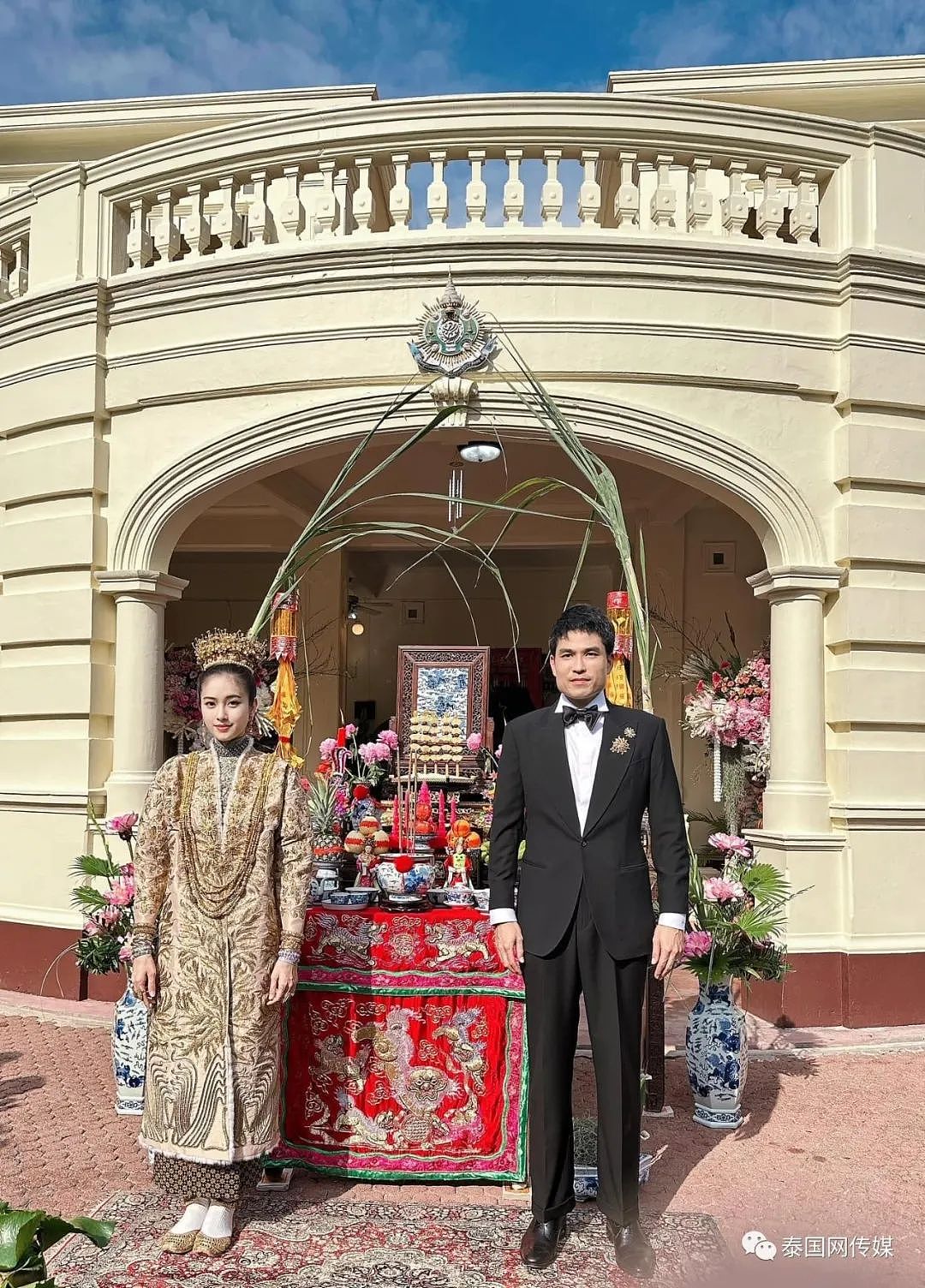 泰国最美变性人宝儿婚后首晒合照，撒糖为丈夫庆生，大婚当日曾满身黄金（组图） - 11