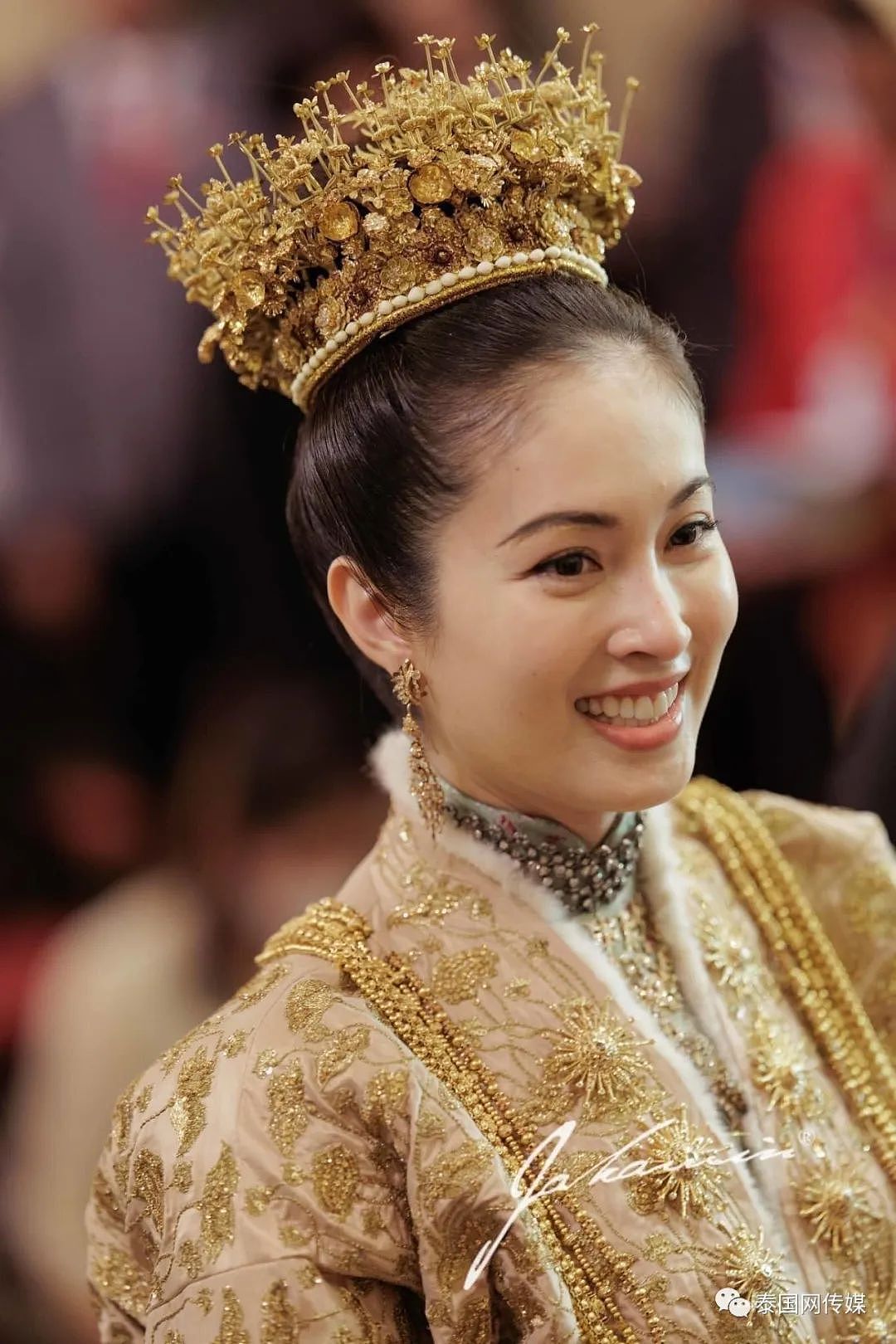 泰国最美变性人宝儿婚后首晒合照，撒糖为丈夫庆生，大婚当日曾满身黄金（组图） - 18