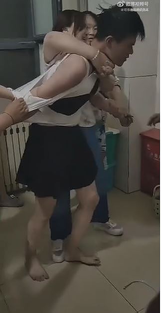 河北师范大学风化案：男生穿女装混入女浴室！遭同学擒获送公安（视频/组图） - 6