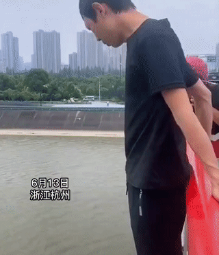 杭州跳桥救人的小哥，果然又被“盯”上了……（组图） - 3