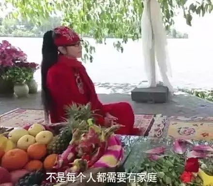 因“不雅”被骂，64岁的杨丽萍又上热搜，其实30年前她就很“叛逆”（组图） - 16