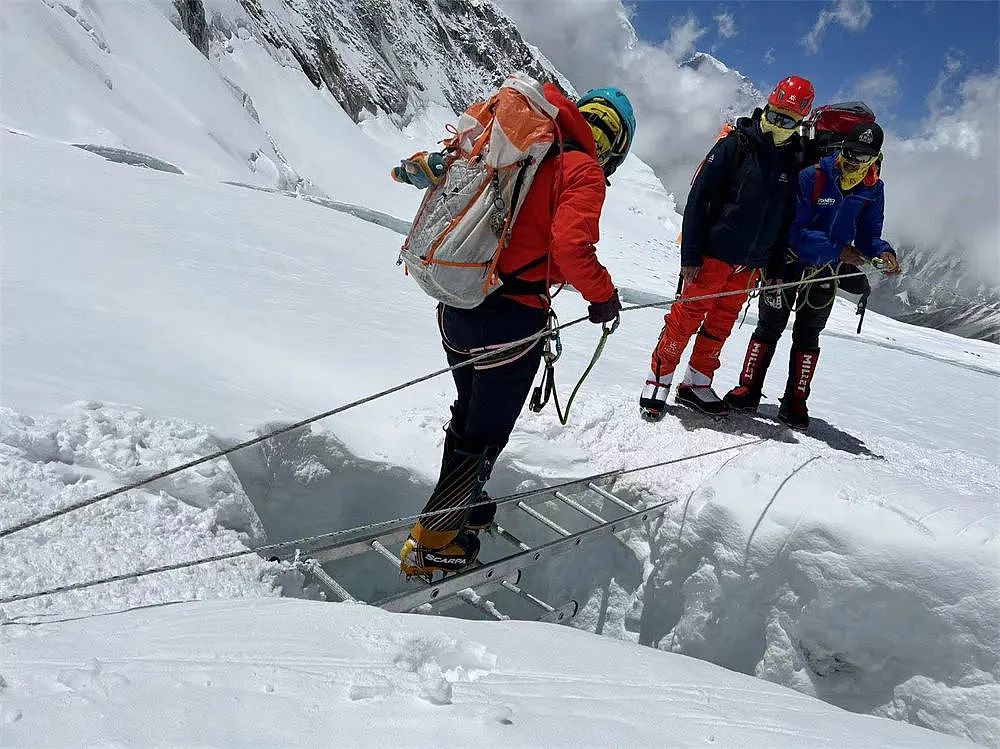 登珠峰遇难的中国人：“最忙登山季”的危险与死亡（组图） - 1