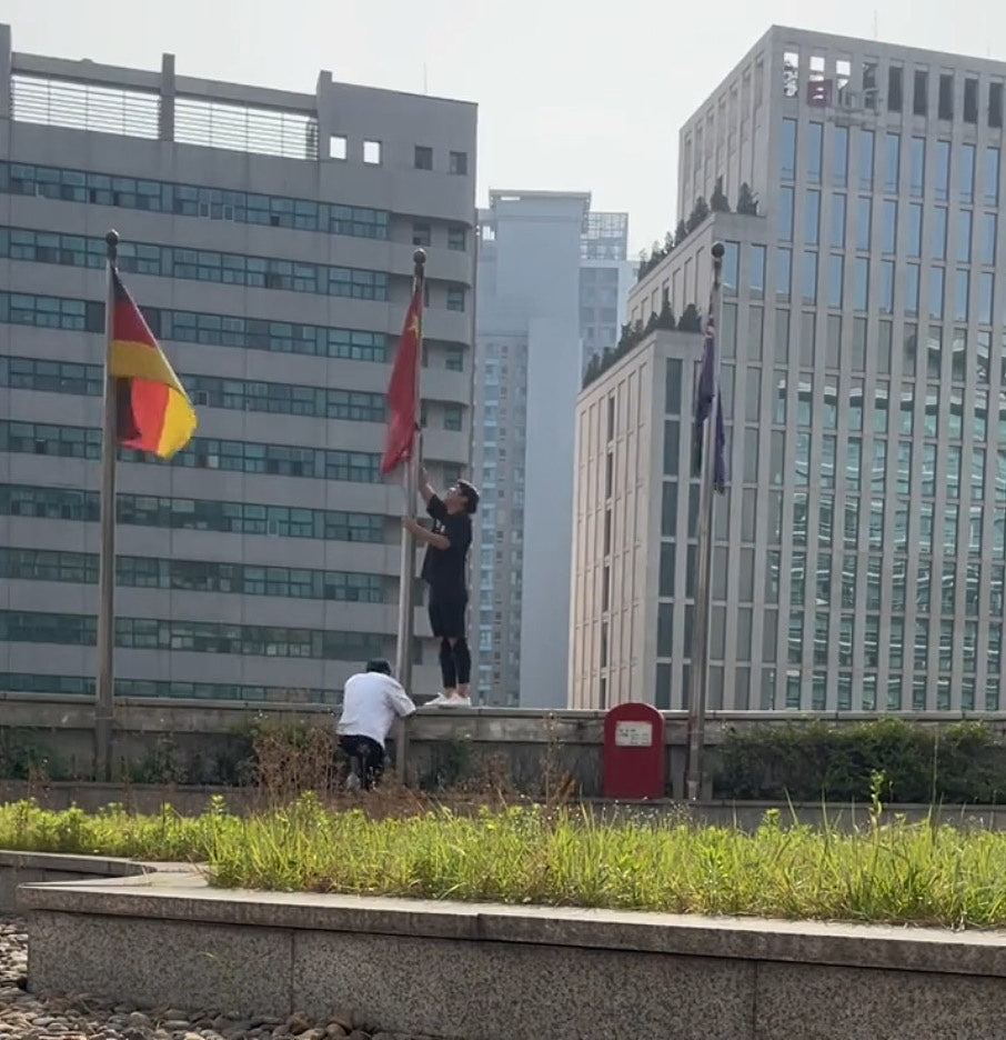 内地网民韩国住宿发现五星红旗被捆绑，酒店方未解释仅连声道歉（组图） - 3