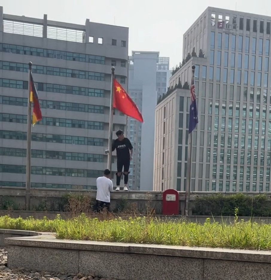 内地网民韩国住宿发现五星红旗被捆绑，酒店方未解释仅连声道歉（组图） - 4