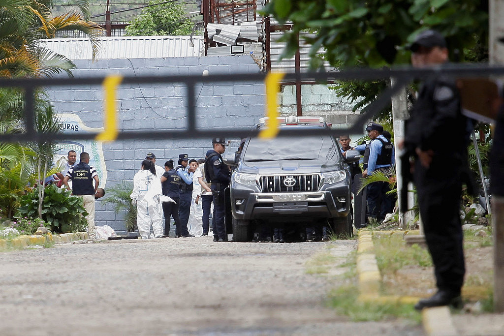 洪都拉斯女子监狱骚乱！疑黑帮争夺地盘开枪放火至少41死（组图） - 4