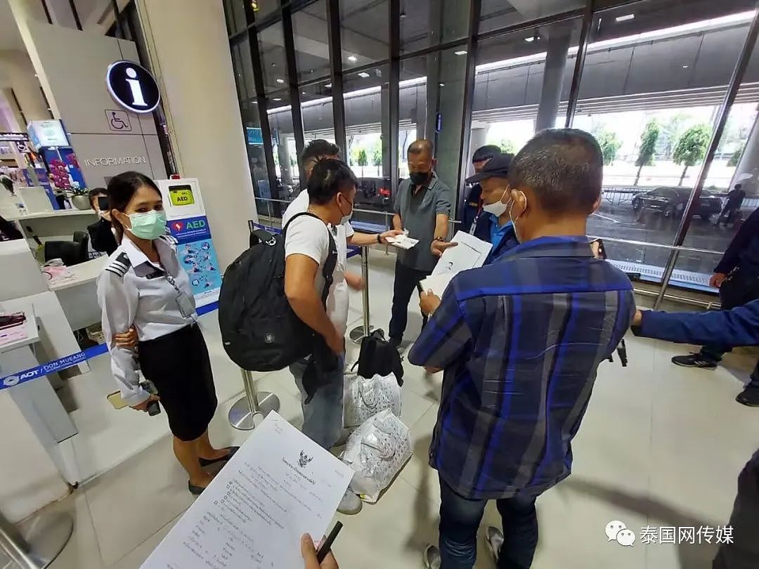 中国男子在泰国机场偷窃同胞LV包被捕！还将其身份证、信用卡等物品扔进垃圾桶（组图） - 7