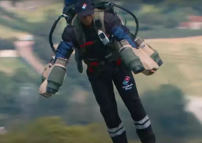 英国小哥背喷气背包“飞”着送披萨，一套飞行服价值数十万英镑（组图） - 3
