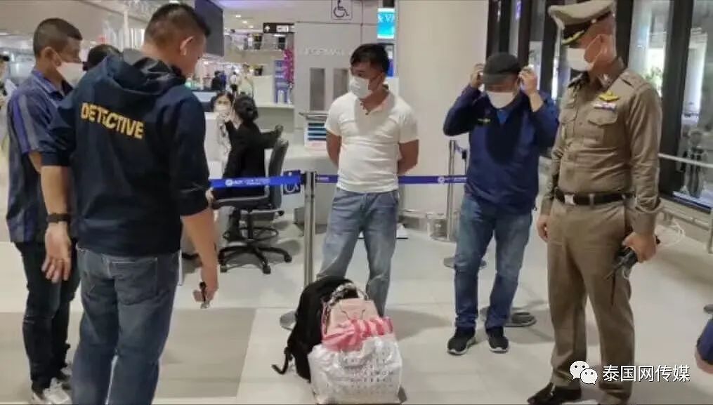 中国男子在泰国机场偷窃同胞LV包被捕！还将其身份证、信用卡等物品扔进垃圾桶（组图） - 11