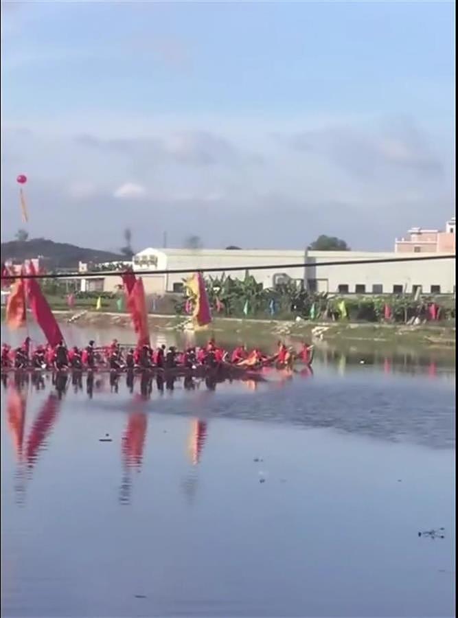 广东揭阳一龙舟训练时发生侧翻事故，30余人落水，1人死亡1人失联（视频/组图） - 2