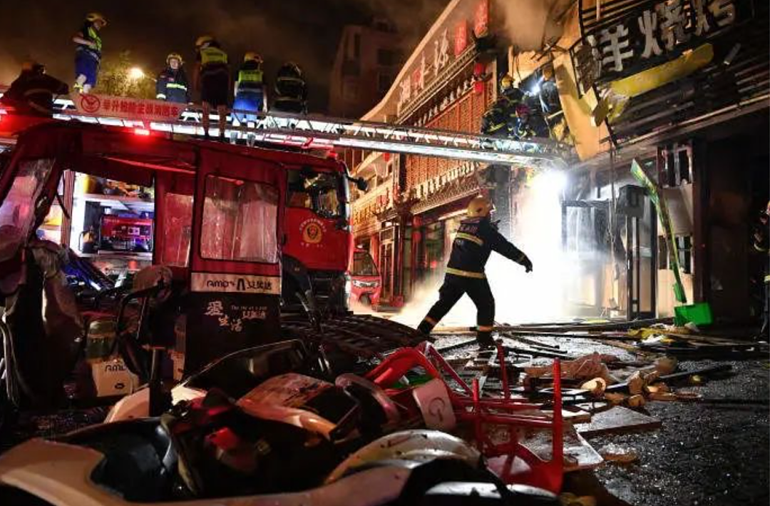 银川烧烤店爆炸31人死亡！遇难者身份曝光，那个侥幸逃生的店员让我又哭了一场…（组图） - 5