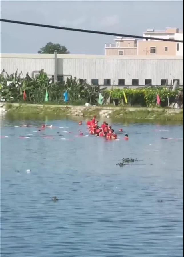 广东揭阳一龙舟训练时发生侧翻事故，30余人落水，1人死亡1人失联（视频/组图） - 1