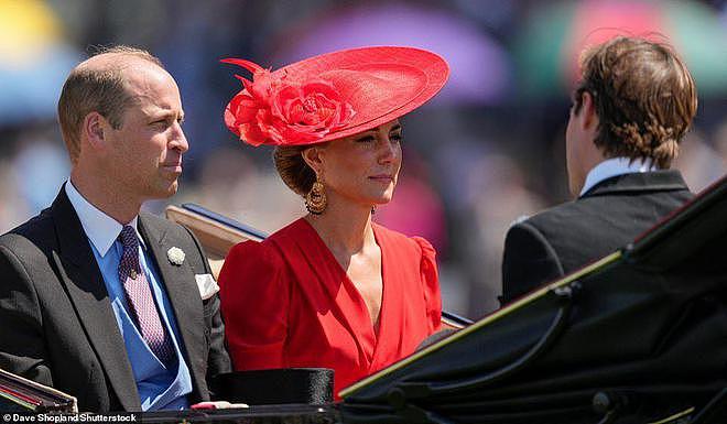 41岁凯特王妃初现赛马会，意外穿大红很醒目，顽皮小动作示爱威廉（组图） - 5