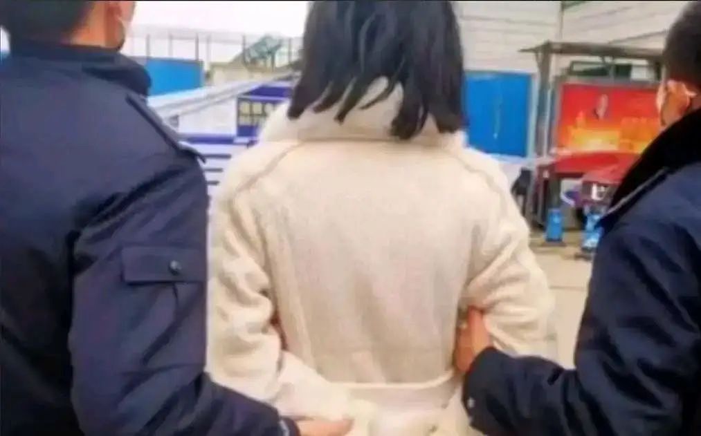 “她潜伏了27年”，江西幼儿园老师被警方逮捕，家长得知她真实身份，吓得直冒冷汗（组图） - 4