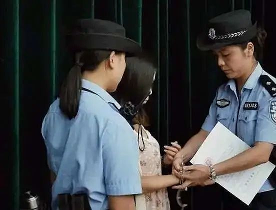 “她潜伏了27年”，江西幼儿园老师被警方逮捕，家长得知她真实身份，吓得直冒冷汗（组图） - 2