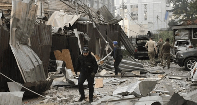 乌克兰指闹市餐馆遭两枚俄罗斯导弹袭击，酿4死42伤（组图） - 1