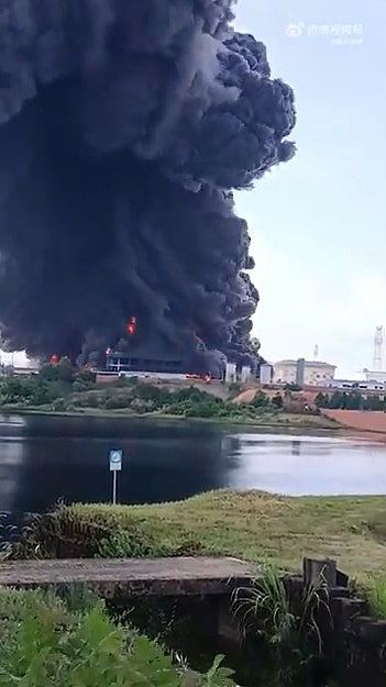 江西一化工厂爆炸，现场黑云密布，应急管理厅：暂无人员伤亡（视频/组图） - 3