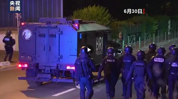 载有41名中国人大巴疑在法国遇袭！玻璃全部破损，有人员受伤（视频/组图） - 7