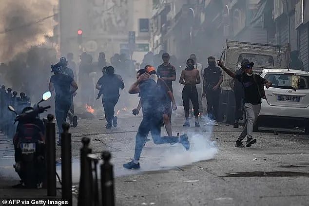 法国持续暴乱，数千人被捕，商店被打砸抢，连市长的家都被袭击...（组图） - 10