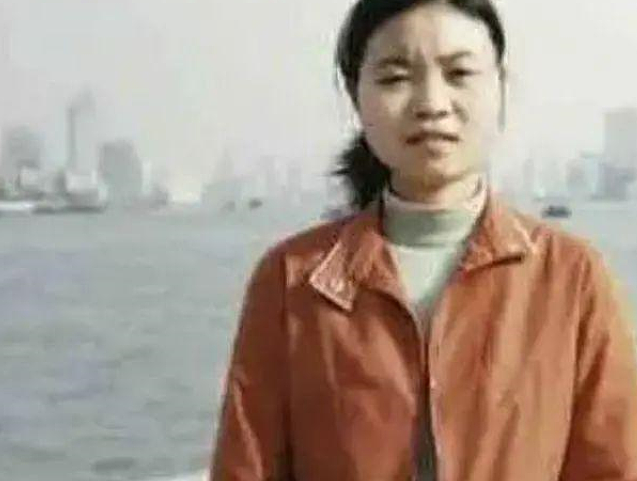 与母亲同床10年后，上海30岁研究生宿舍自杀：在洗手台用毛巾把自己吊死，更多可怕细节曝光…（组图） - 2