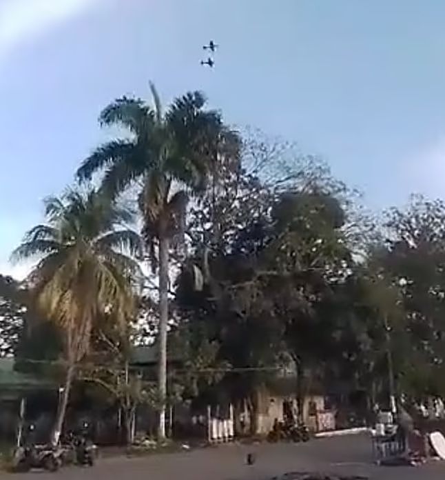 哥伦比亚两架战斗机空中相撞，巨大火球从天而降，飞行员一死一伤（组图） - 5