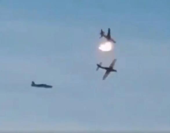 哥伦比亚两架战斗机空中相撞，巨大火球从天而降，飞行员一死一伤（组图） - 7