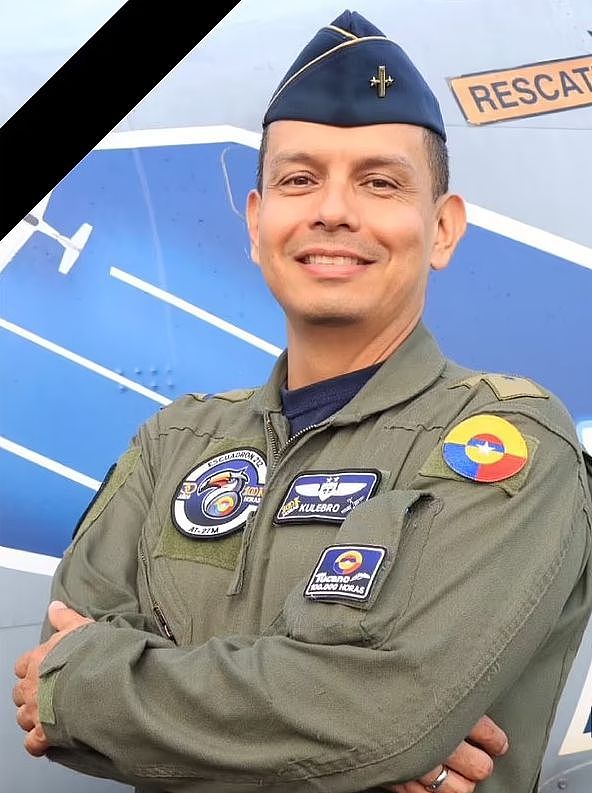 哥伦比亚两架战斗机空中相撞，巨大火球从天而降，飞行员一死一伤（组图） - 3