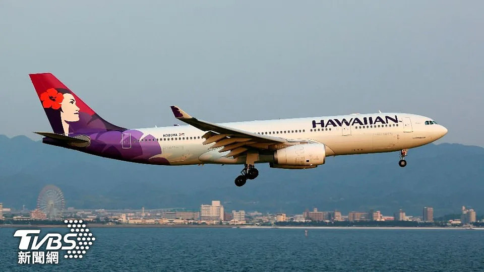 夏威夷航空赴澳洲遇乱流高速瞬降！乘客猛撞天花板（组图） - 2