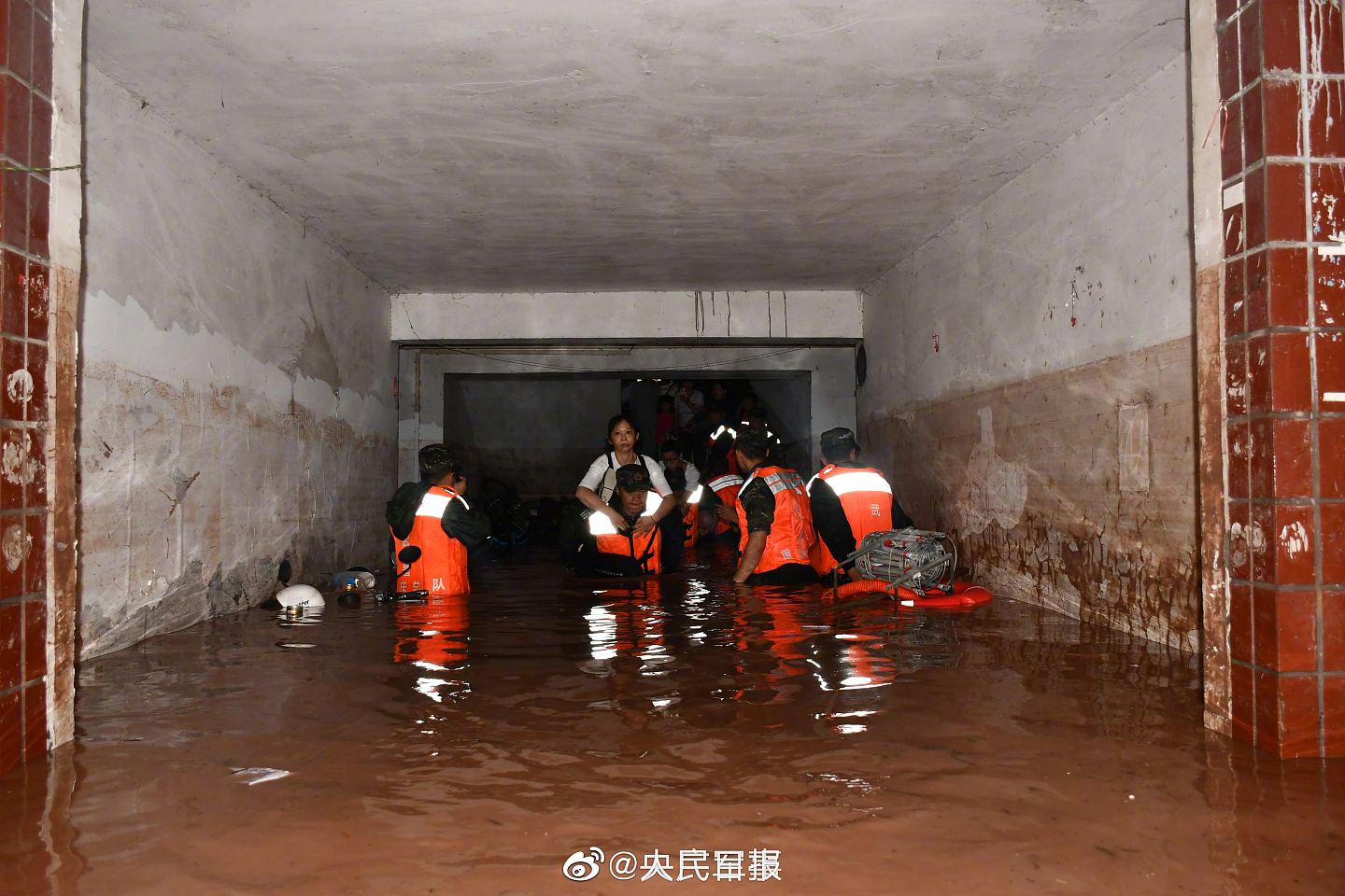 重庆万州区连续两日暴雨！水灾致15死，4人仍失踪！50户房屋倒塌（组图） - 3