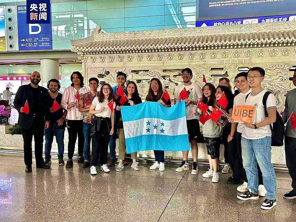 26名宏都拉斯留学生离台转学大陆，中国外交部：热烈欢迎（图） - 1