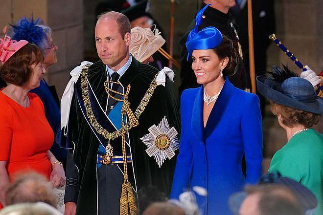 凯特王妃一身皇家蓝亮相英王苏格兰加冕礼，戴已故女王项链美极了（组图） - 4