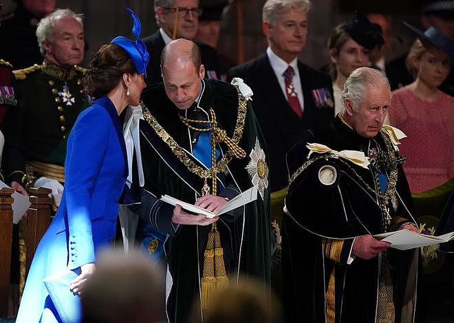 凯特王妃一身皇家蓝亮相英王苏格兰加冕礼，戴已故女王项链美极了（组图） - 3