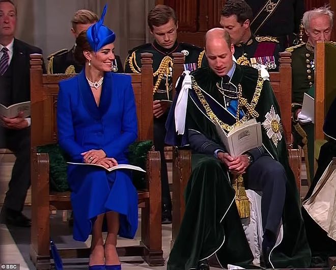凯特王妃一身皇家蓝亮相英王苏格兰加冕礼，戴已故女王项链美极了（组图） - 1