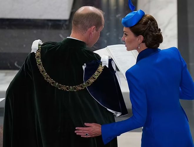 凯特王妃一身皇家蓝亮相英王苏格兰加冕礼，戴已故女王项链美极了（组图） - 2
