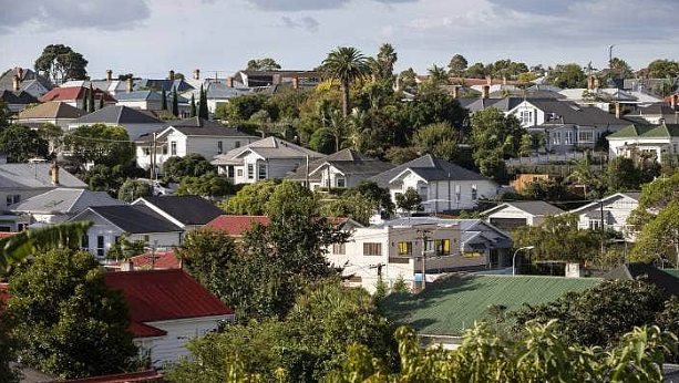 新西兰全国地税暴涨；利率超高房贷拖欠上涨；出游泡汤六个月下了一整年的雨，恶劣天气又来了（组图） - 13