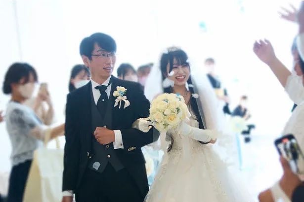 偶像变老婆？日本47岁宅男娶到小27岁的女神，看傻网友：追星的最高境界…（组图） - 20