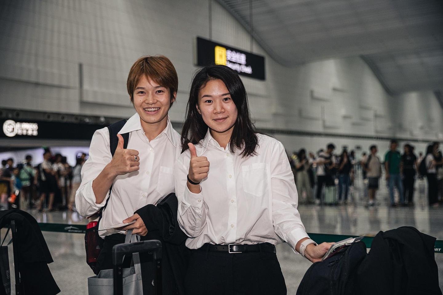 中国女足飞抵澳洲备战世界杯，华人及留学生在机场迎接（组图） - 7