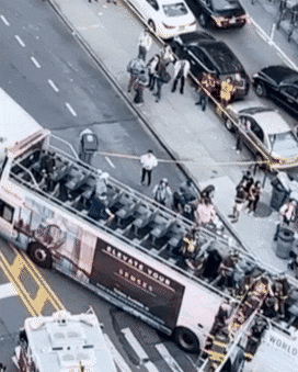 82人伤！旅游大巴撞双层公交，华人被担架抬走...（视频/组图） - 8