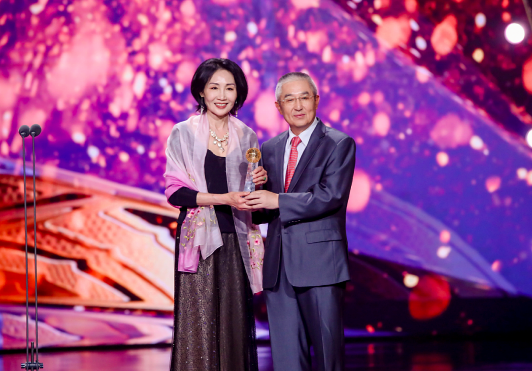从麻省理工博士，到拯救千万华人的在英律师， 她荣获了影响世界华人大奖（组图） - 1